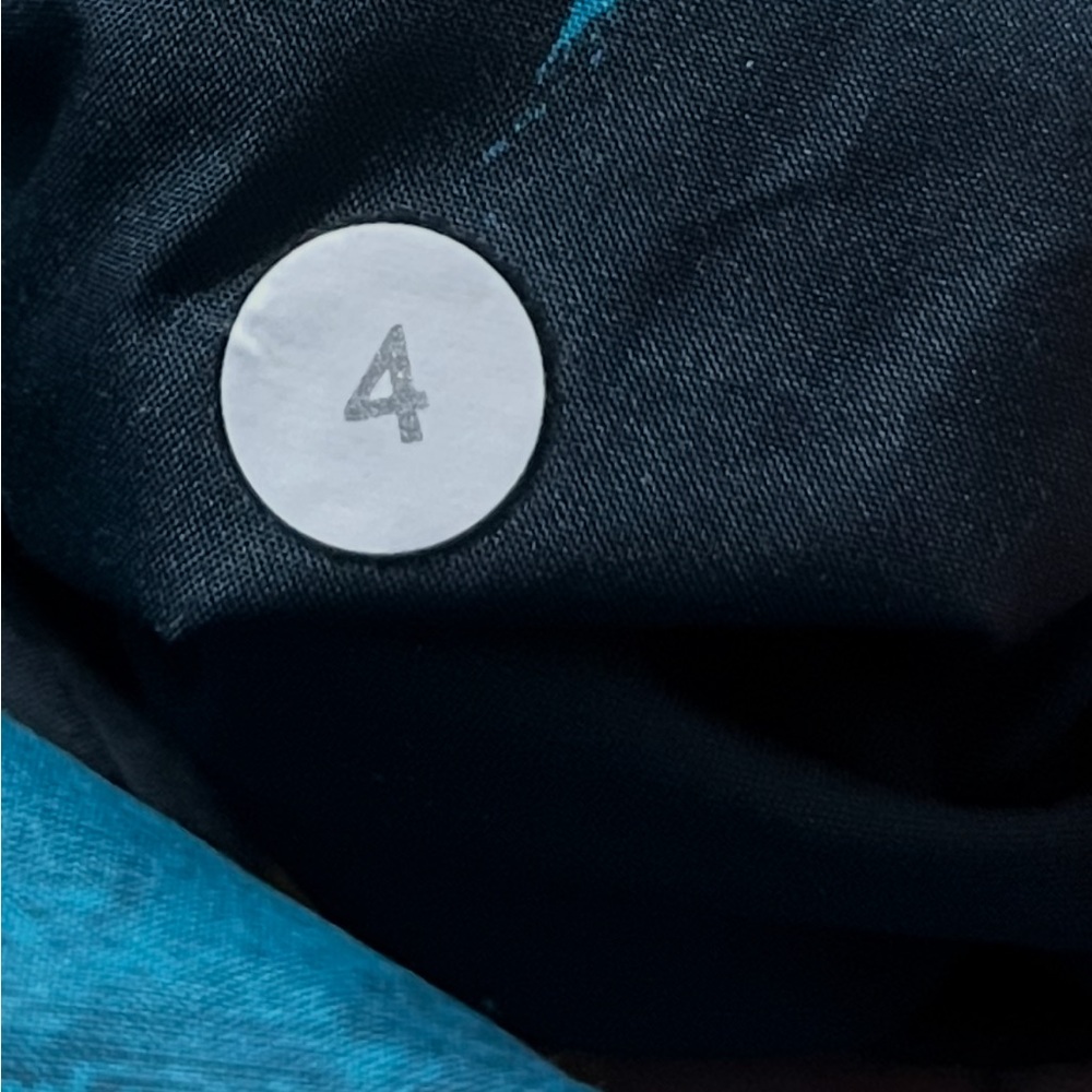 Lululemon vest size 4 - Picture 6 of 8